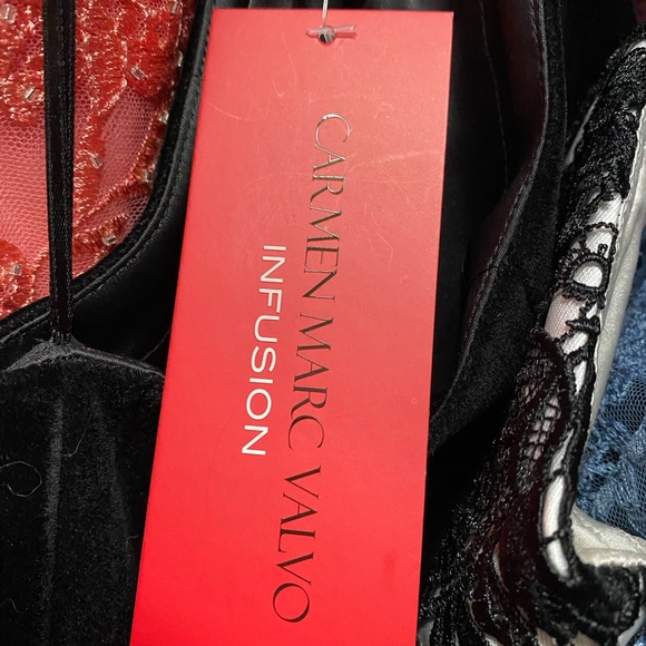 Carmen Marc Valvo halter sleeveless hi and low velvet Gown - Picture 4 of 5